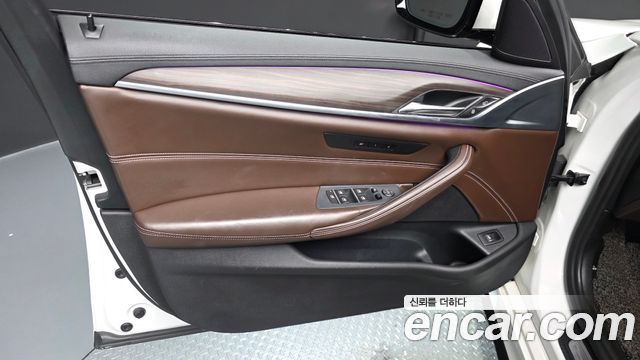 BMW 5-Series 520d xDrive M Sport Package Plus
