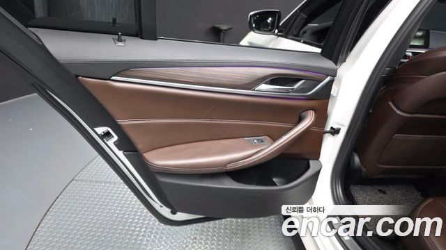 BMW 5-Series 520d xDrive M Sport Package Plus