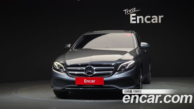 Mercedes-Benz E-Class E300 4MATIC Avnatgarde