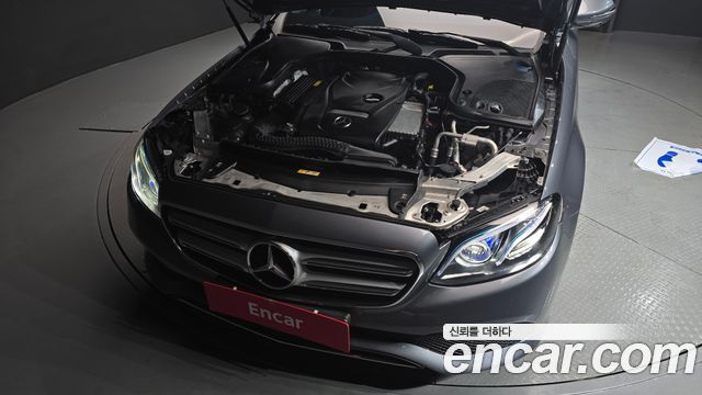 Mercedes-Benz E-Class E300 4MATIC Avnatgarde
