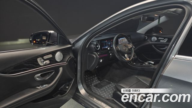 Mercedes-Benz E-Class E300 4MATIC Avnatgarde