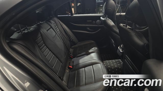 Mercedes-Benz E-Class E300 4MATIC Avnatgarde