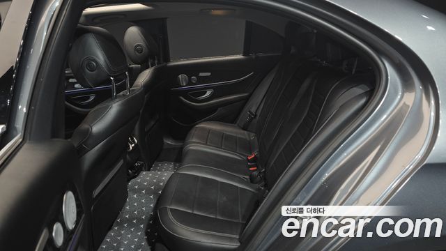 Mercedes-Benz E-Class E300 4MATIC Avnatgarde