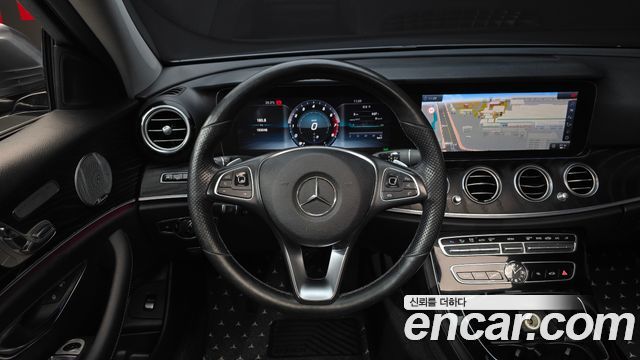 Mercedes-Benz E-Class E300 4MATIC Avnatgarde