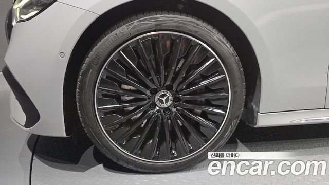 Mercedes-Benz E-Class E300 4MATIC AMG Line Premiere Special