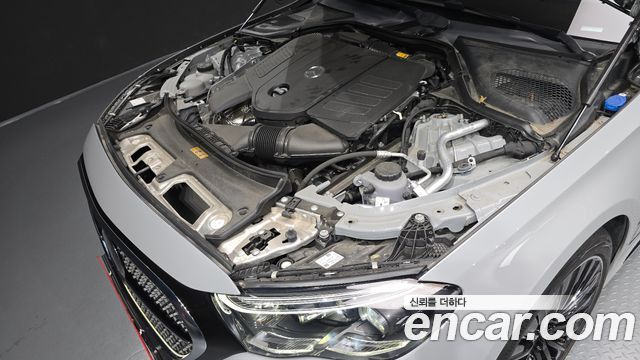 Mercedes-Benz E-Class E300 4MATIC AMG Line Premiere Special