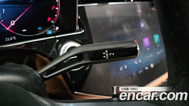Mercedes-Benz E-Class E300 4MATIC AMG Line Premiere Special