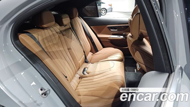 Mercedes-Benz E-Class E300 4MATIC AMG Line Premiere Special
