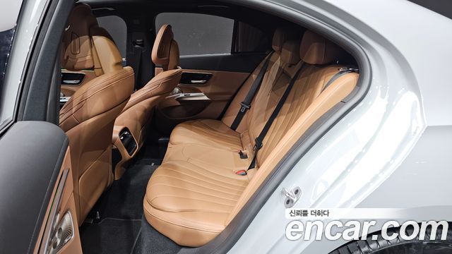 Mercedes-Benz E-Class E300 4MATIC AMG Line Premiere Special