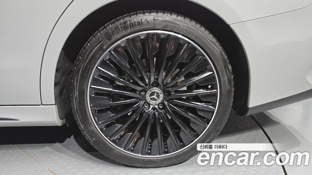 Mercedes-Benz E-Class E300 4MATIC AMG Line Premiere Special