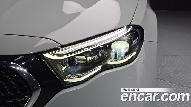 Mercedes-Benz E-Class E300 4MATIC AMG Line Premiere Special