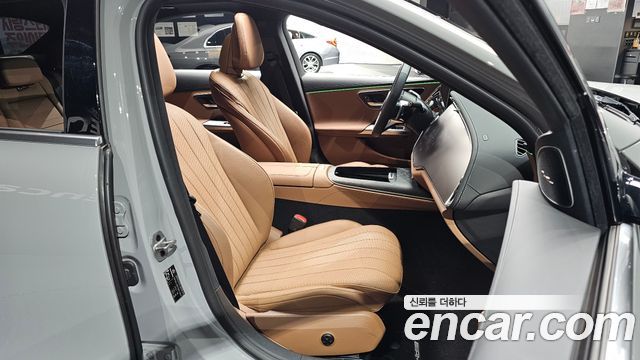 Mercedes-Benz E-Class E300 4MATIC AMG Line Premiere Special