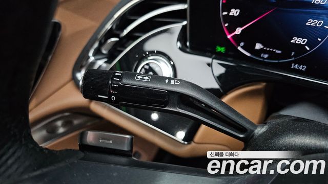 Mercedes-Benz E-Class E300 4MATIC AMG Line Premiere Special