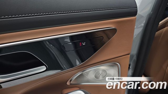 Mercedes-Benz E-Class E300 4MATIC AMG Line Premiere Special