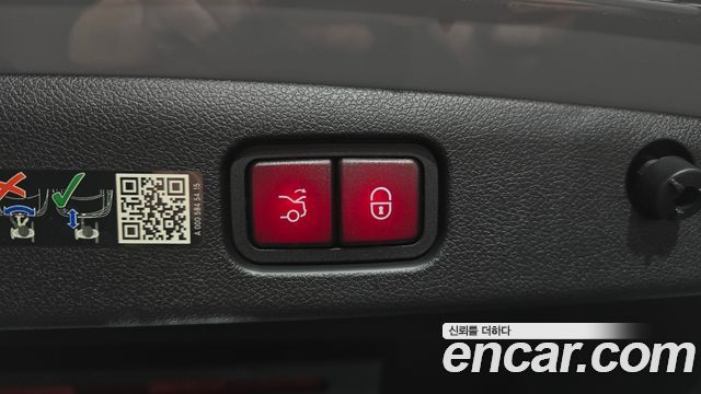 Mercedes-Benz E-Class E300 4MATIC AMG Line Premiere Special