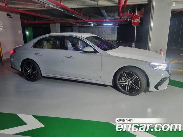 Mercedes-Benz E-Class E300 4MATIC AMG Line