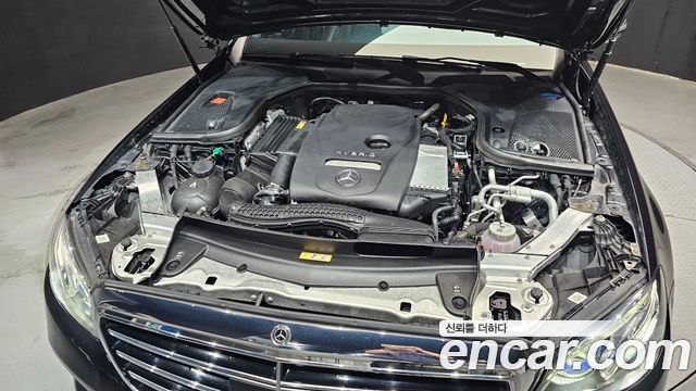 Mercedes-Benz E-Class E300e 4MATIC Exclusive