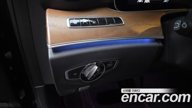 Mercedes-Benz E-Class E300e 4MATIC Exclusive