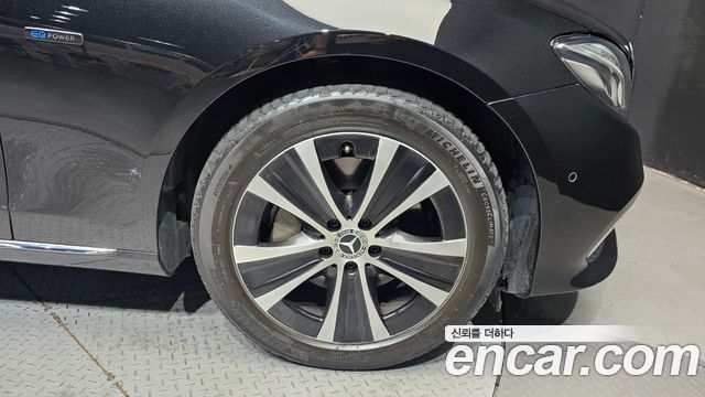 Mercedes-Benz E-Class E300e 4MATIC Exclusive