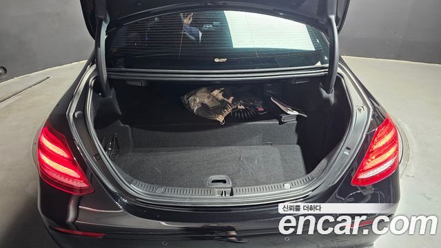 Mercedes-Benz E-Class E300e 4MATIC Exclusive