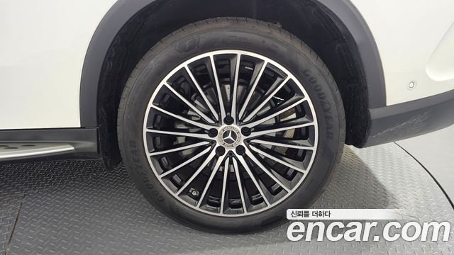 Mercedes-Benz GLC-Class GLC300 4MATIC AMG Line