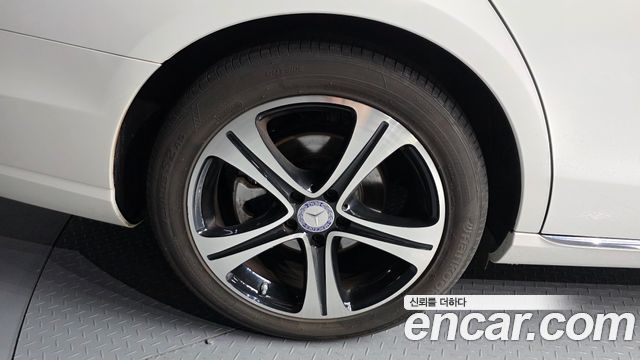 Mercedes-Benz E-Class E200 Avantgarde