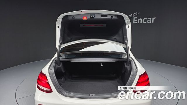 Mercedes-Benz E-Class E200 Avantgarde