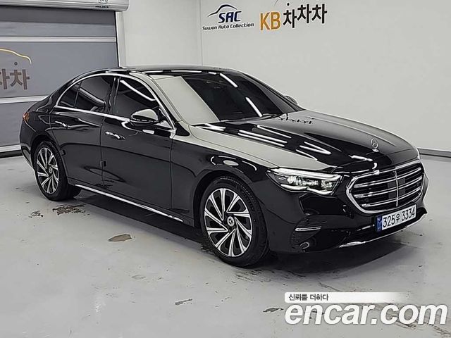 Mercedes-Benz E-Class E300 4MATIC Exclusive
