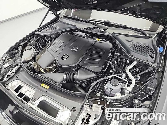 Mercedes-Benz E-Class E300 4MATIC Exclusive