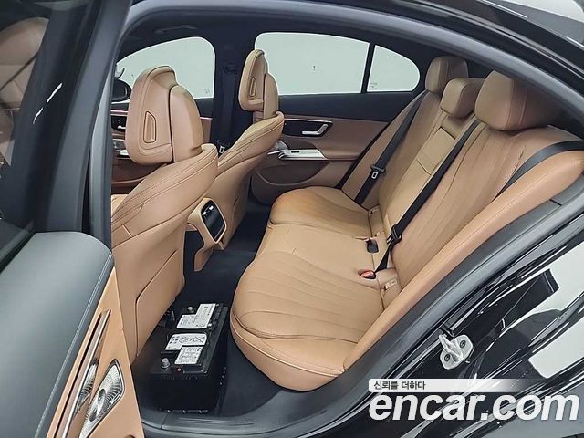 Mercedes-Benz E-Class E300 4MATIC Exclusive