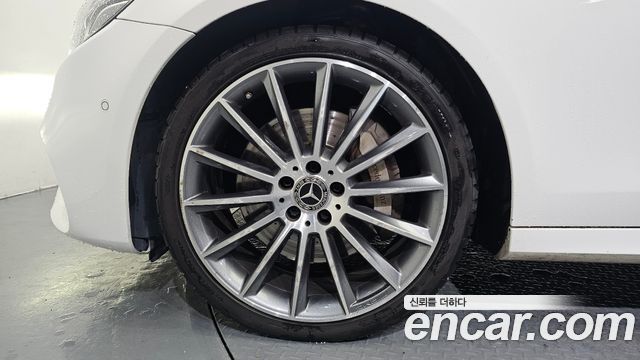 Mercedes-Benz E-Class E350 4MATIC AMG Line
