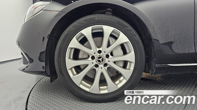 Mercedes-Benz E-Class E300 4MATIC Exclusive