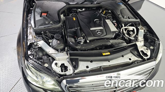 Mercedes-Benz E-Class E300 4MATIC Exclusive