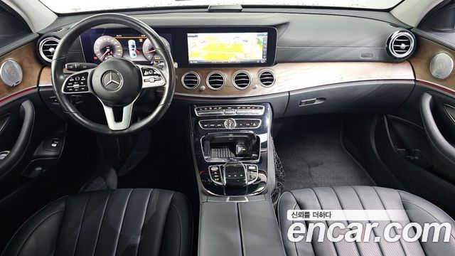 Mercedes-Benz E-Class E300 4MATIC Exclusive