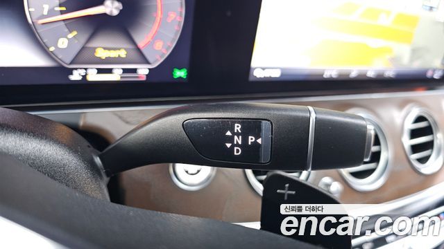 Mercedes-Benz E-Class E300 4MATIC Exclusive
