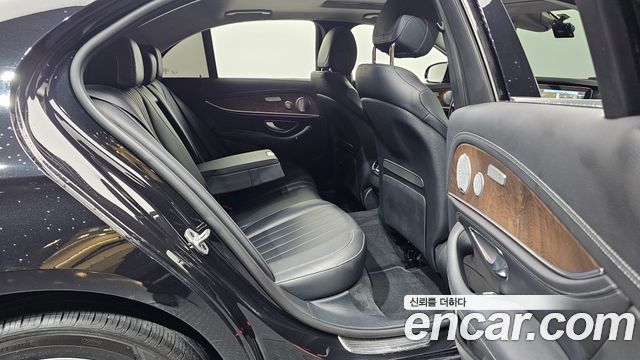 Mercedes-Benz E-Class E300 4MATIC Exclusive