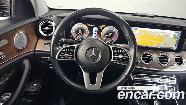 Mercedes-Benz E-Class E300 4MATIC Exclusive