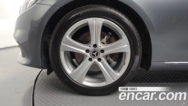 Mercedes-Benz E-Class E200 Avantgarde