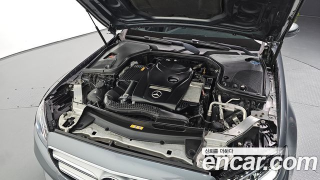 Mercedes-Benz E-Class E200 Avantgarde