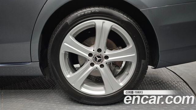 Mercedes-Benz E-Class E200 Avantgarde