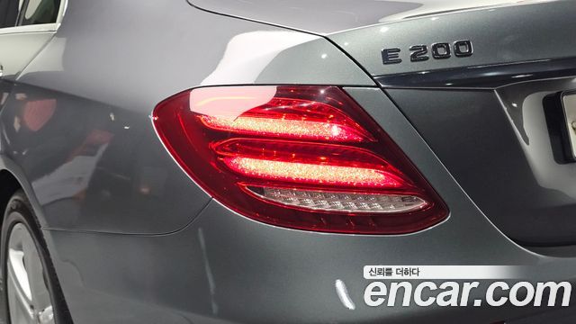 Mercedes-Benz E-Class E200 Avantgarde