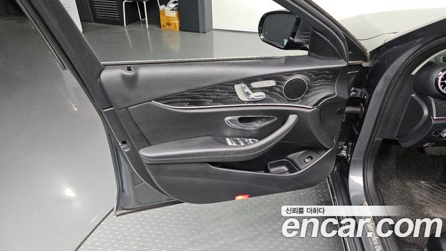 Mercedes-Benz E-Class E200 Avantgarde