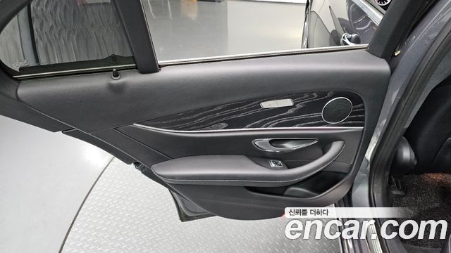 Mercedes-Benz E-Class E200 Avantgarde