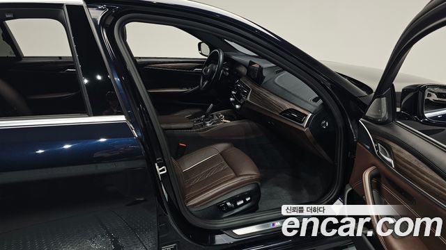 BMW 5-Series 530i M Sport Package Plus