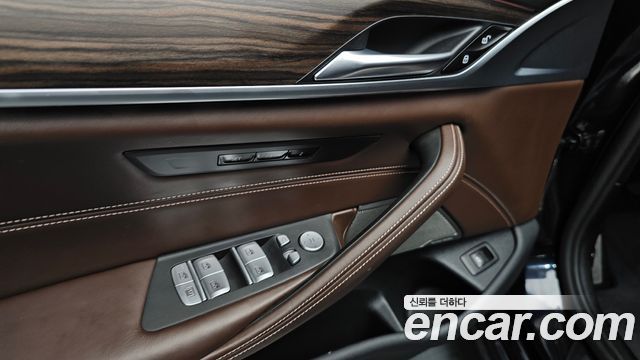 BMW 5-Series 530i M Sport Package Plus