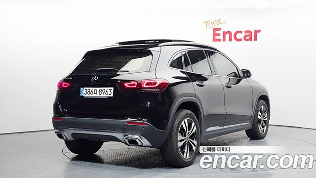 Mercedes-Benz GLA-Class GLA220