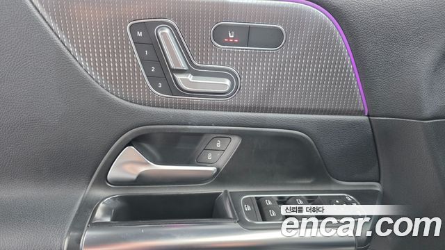 Mercedes-Benz GLA-Class GLA220