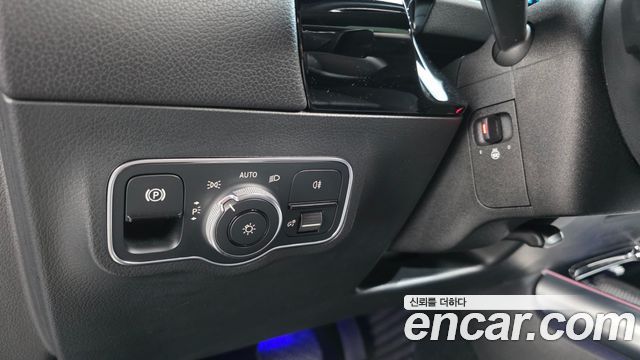 Mercedes-Benz GLA-Class GLA220