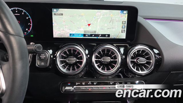 Mercedes-Benz GLA-Class GLA220