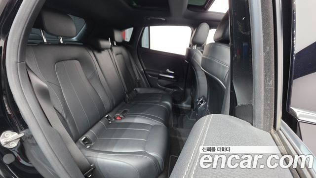 Mercedes-Benz GLA-Class GLA220